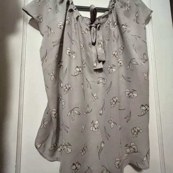 LC Lauren Conrad Gray Ruched Cap Sleeve Blouse - Picture 2 of 5